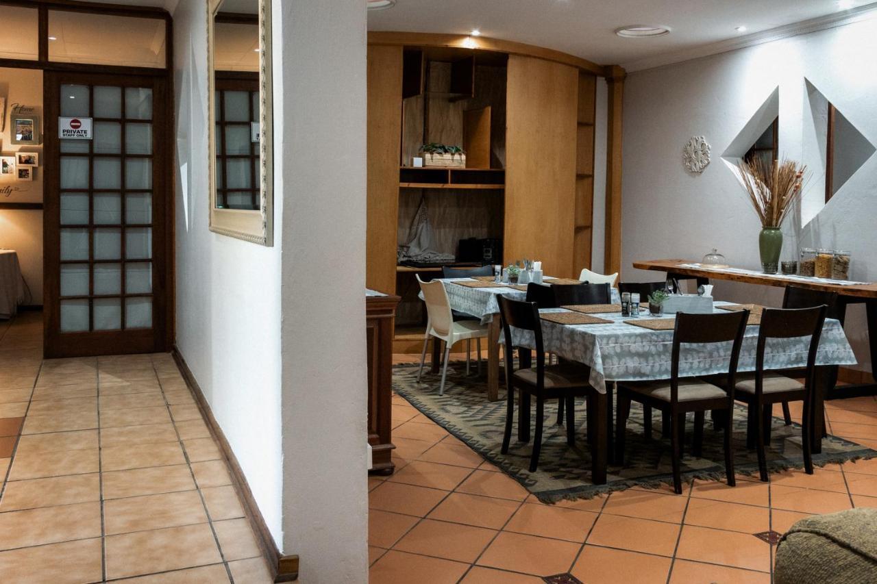 Park Living Guesthouse Блумфонтейн Экстерьер фото